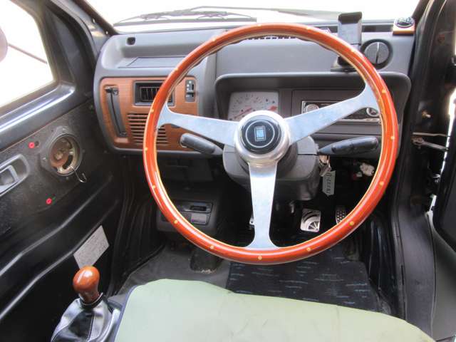 Daihatsu Midget II 11