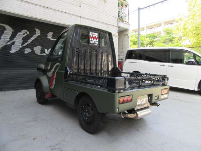 Daihatsu Midget II 9