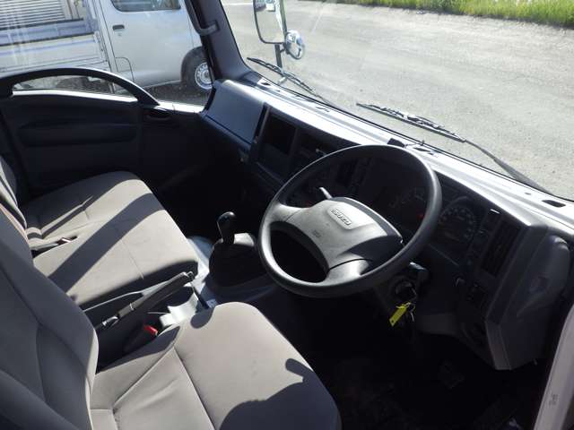 Isuzu Elf 9