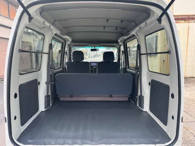 Daihatsu Hijet Cargo 11