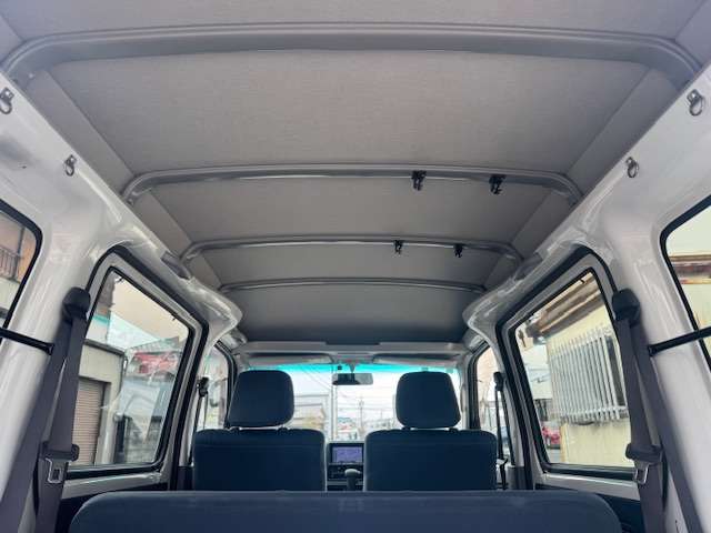 Daihatsu Hijet Cargo 12