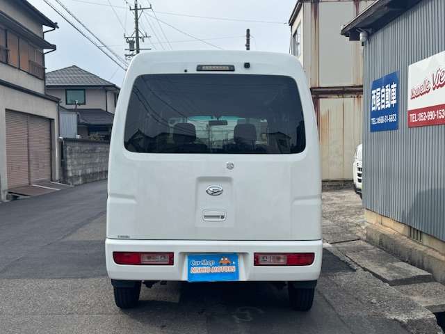 Daihatsu Hijet Cargo 6