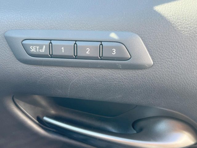 Lexus UX 8