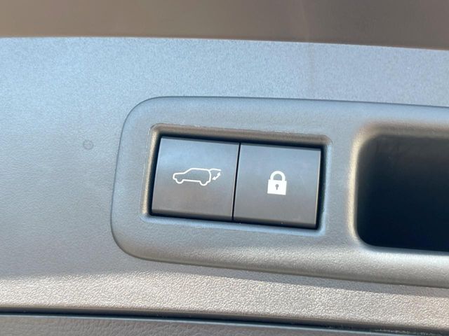 Lexus UX 9