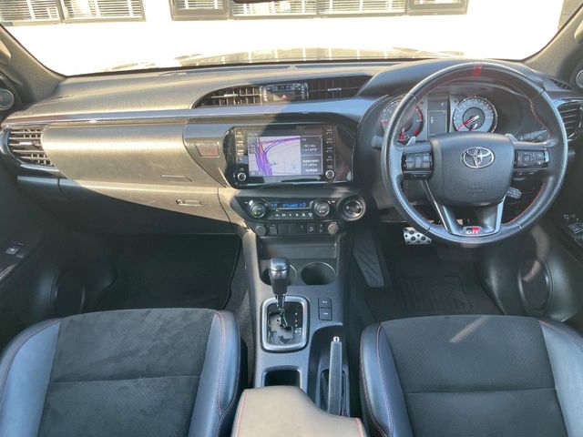 Toyota Hilux 2