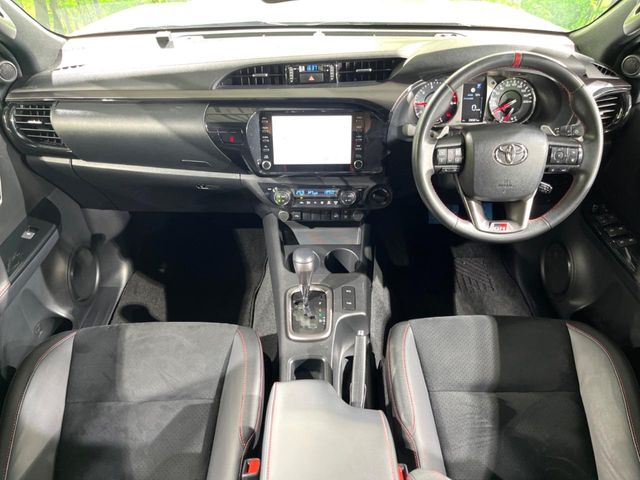 Toyota Hilux 2