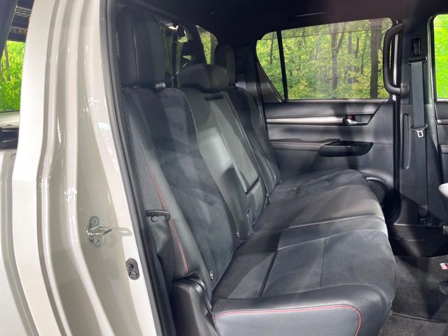 Toyota Hilux 9