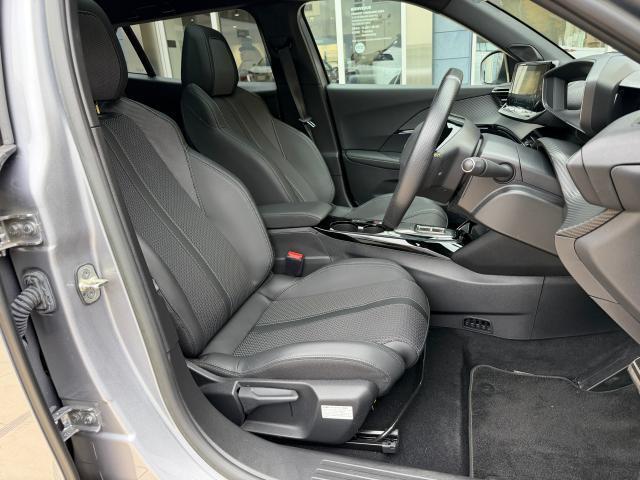 Peugeot SUV e-2008 11