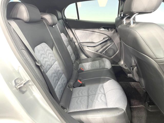 Mercedes-Benz GLA-Class 10