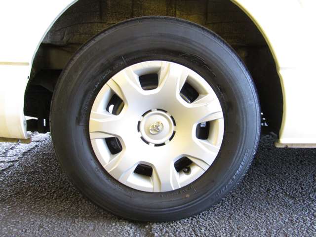 Toyota Hiace Van 11