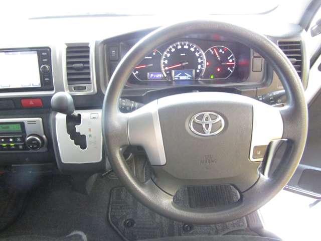 Toyota Hiace Van 5