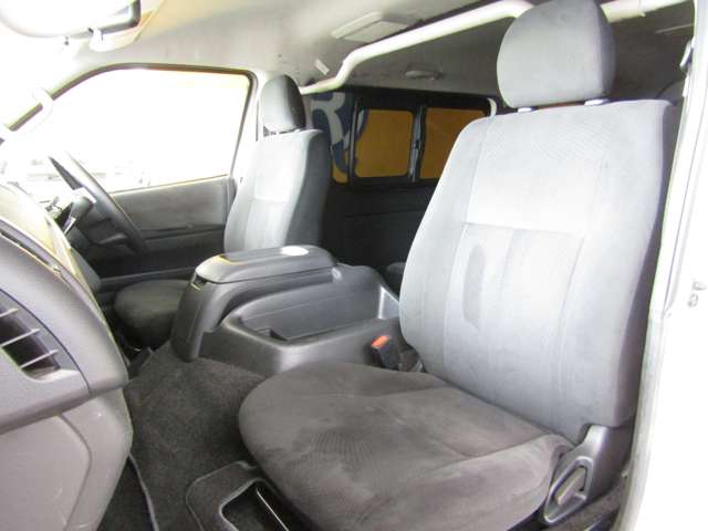Toyota Hiace Van 7