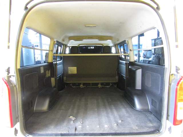 Toyota Hiace Van 9