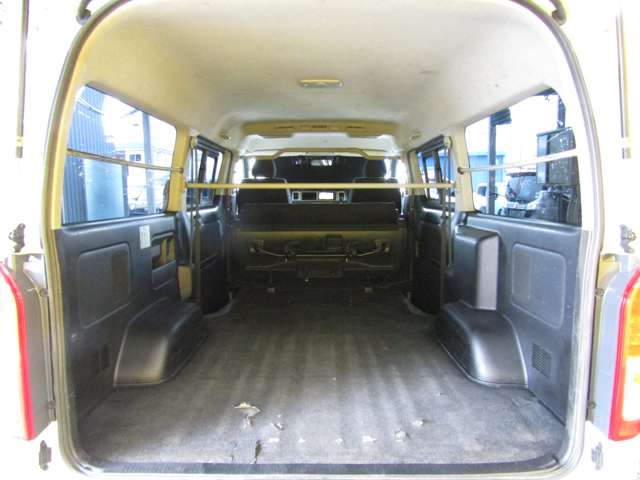 Toyota Hiace Van 10