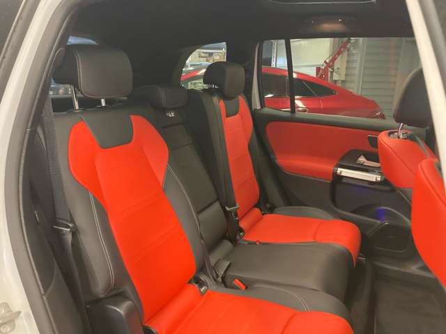 Mercedes-Benz GLB 8