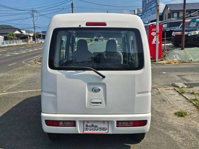 Daihatsu Hijet Cargo 12