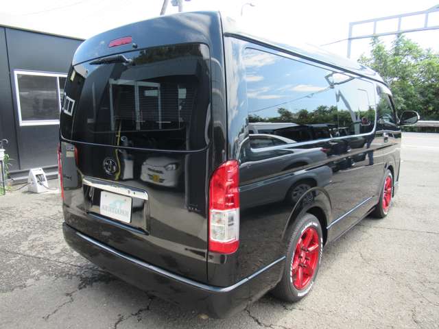 Toyota Hiace 2