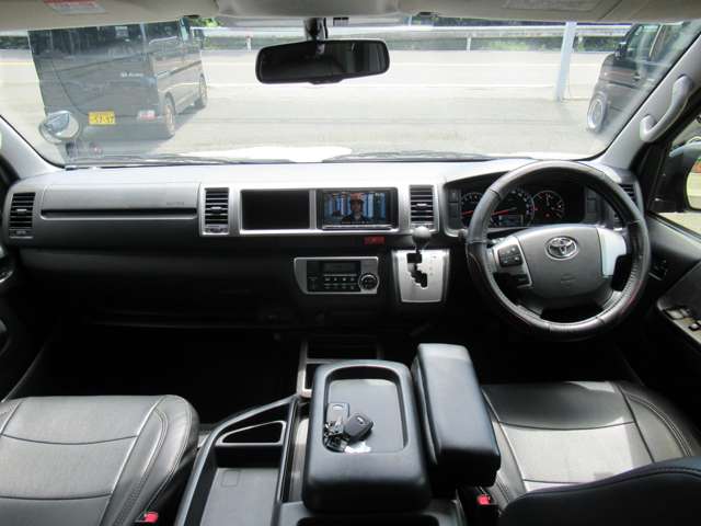 Toyota Hiace 3