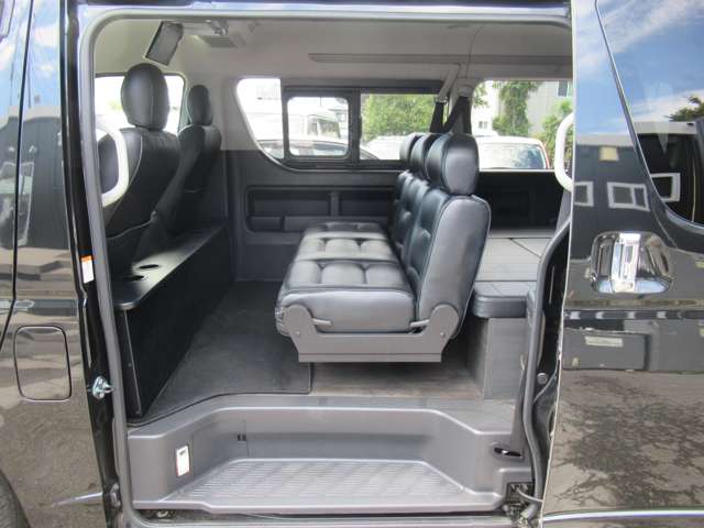 Toyota Hiace 4