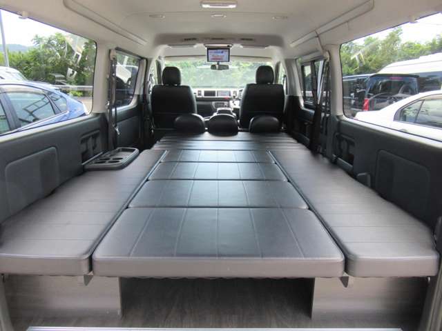 Toyota Hiace 5