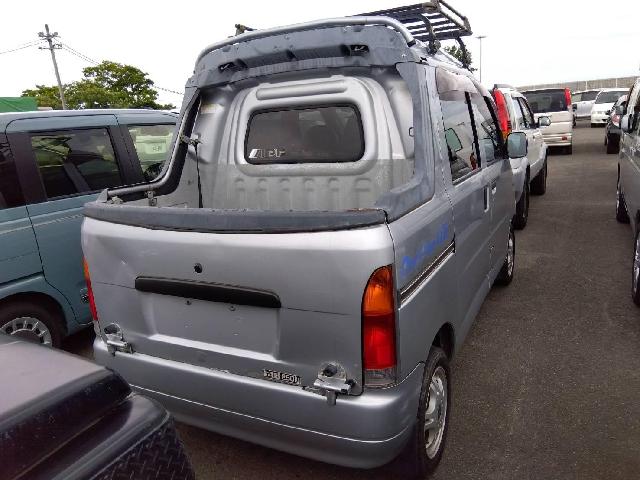 Daihatsu Hijet Cargo 5