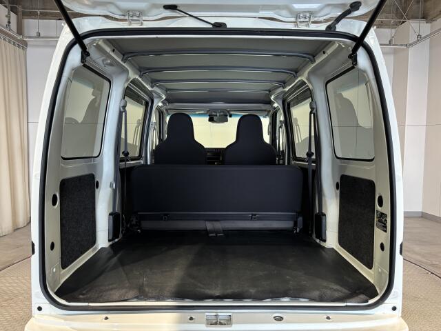 Daihatsu Hijet Cargo 7
