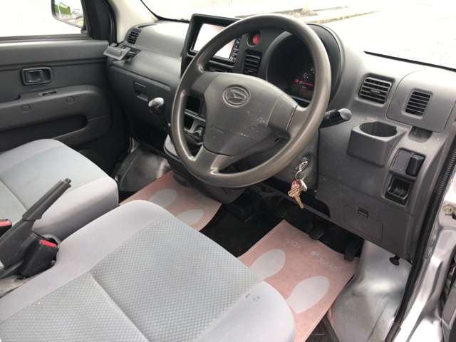 Daihatsu Hijet Cargo 12