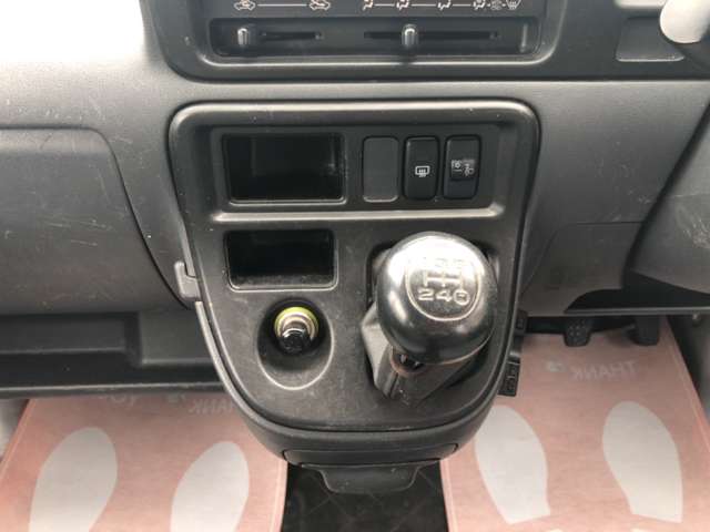 Daihatsu Hijet Cargo 5
