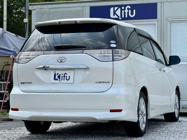 Toyota Estima 8