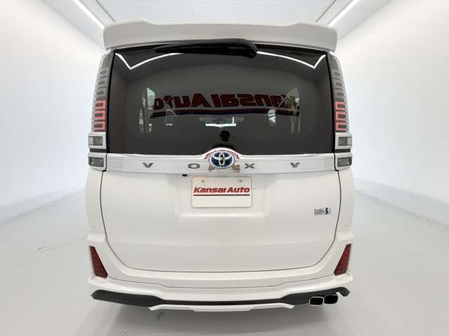 Toyota Voxy 11