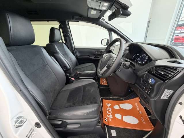 Toyota Voxy 12