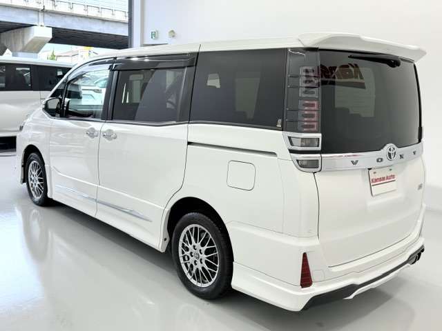 Toyota Voxy 10