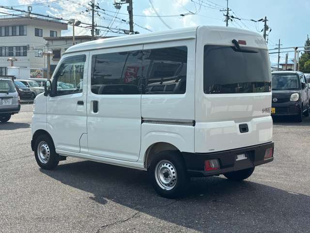 Daihatsu Hijet Cargo 6