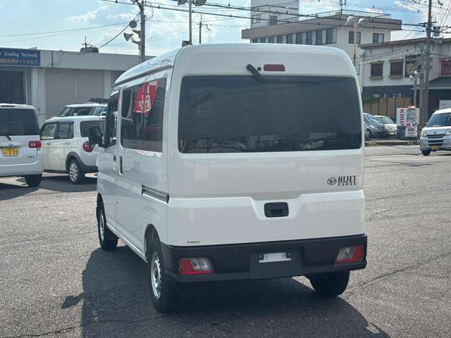 Daihatsu Hijet Cargo 7