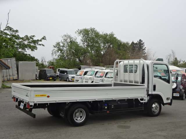 Isuzu Elf 7