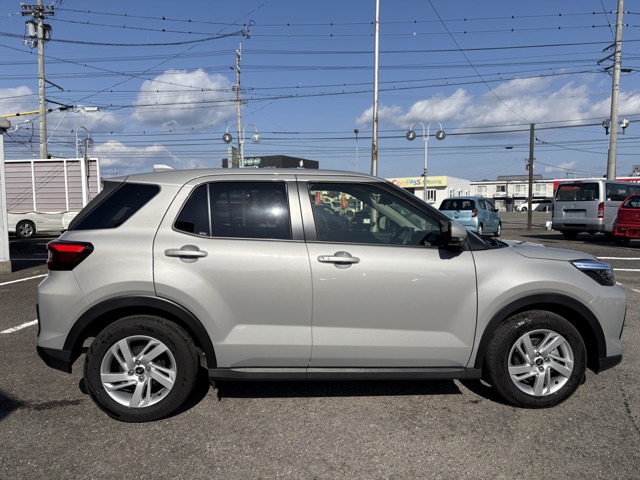 Daihatsu Rocky 6