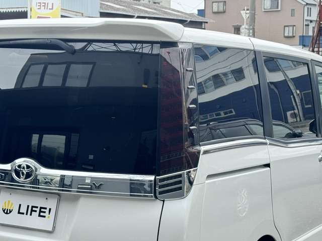 Toyota Voxy 12