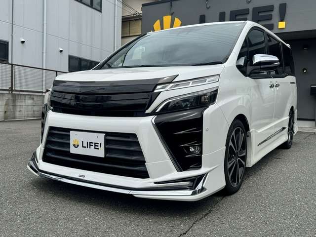 Toyota Voxy 3