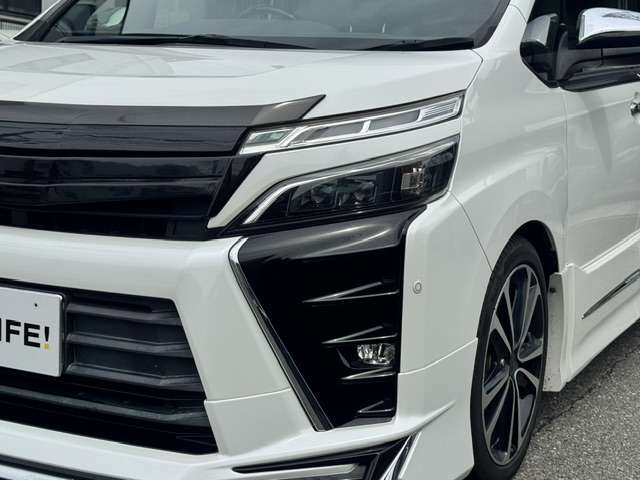 Toyota Voxy 4