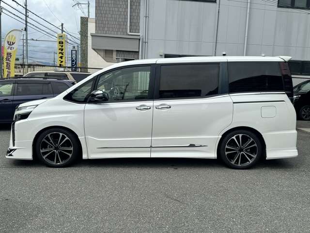 Toyota Voxy 7