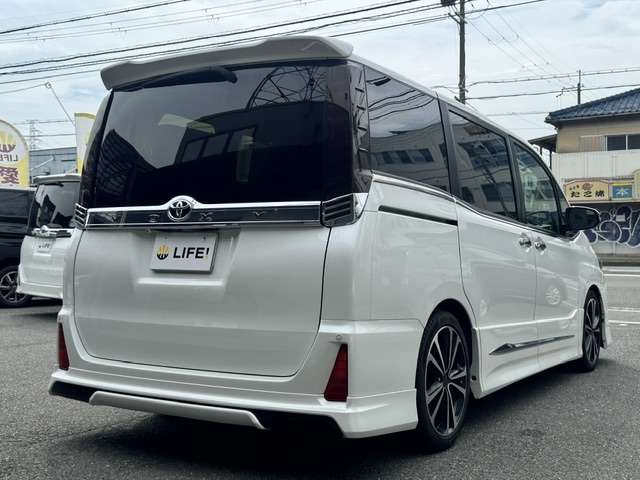 Toyota Voxy 10