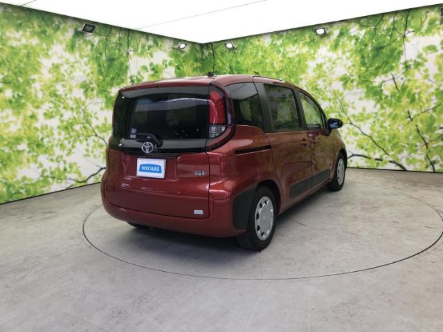 Toyota Sienta 6