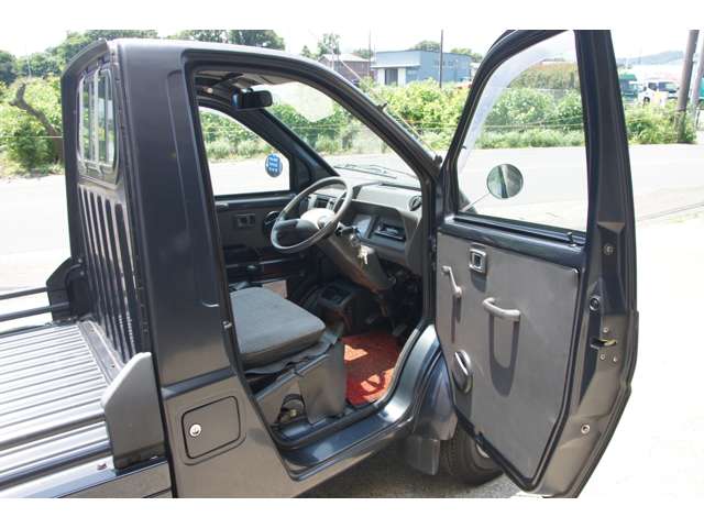 Daihatsu Midget II 10