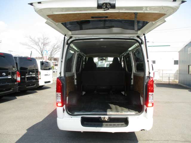 Toyota Regius Ace 11