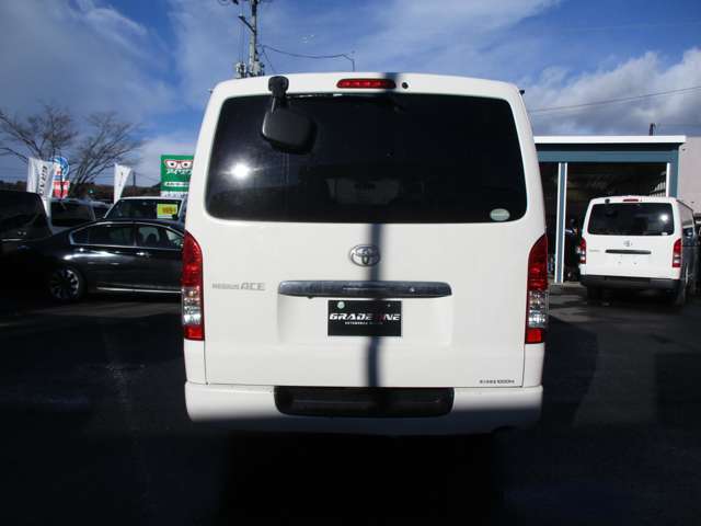 Toyota Regius Ace 7