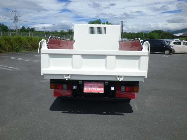 Hino Dutro 9