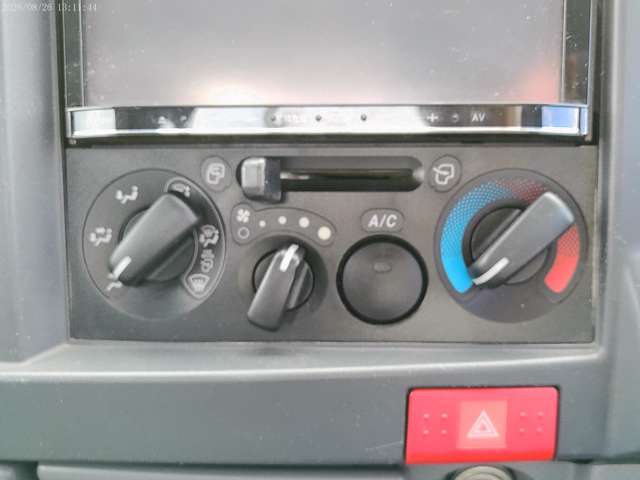 Isuzu Elf 6