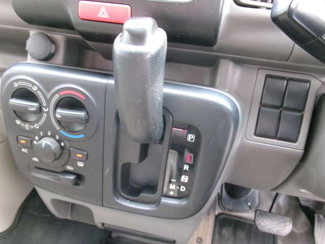 Mitsubishi Minicab Van 10