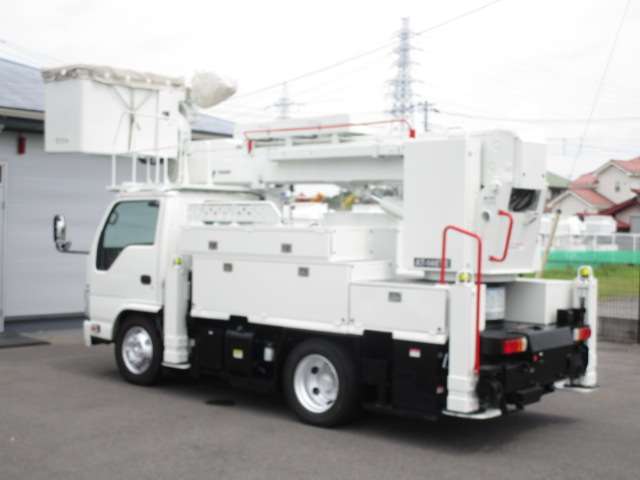 Isuzu Elf 3
