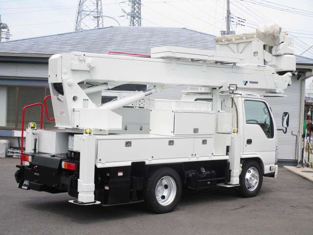 Isuzu Elf 4